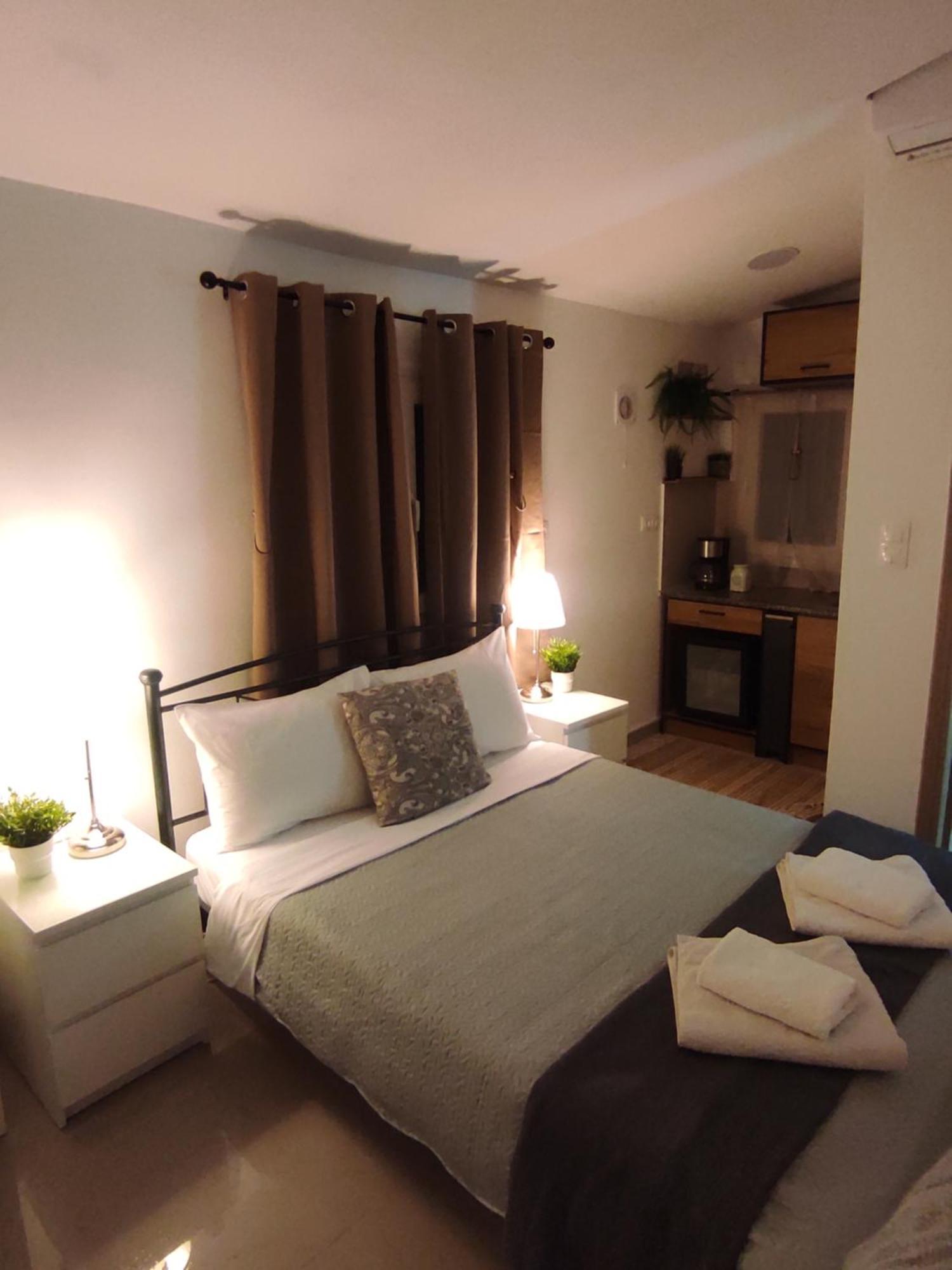 Johnson House Apartment Rafina  Bagian luar foto