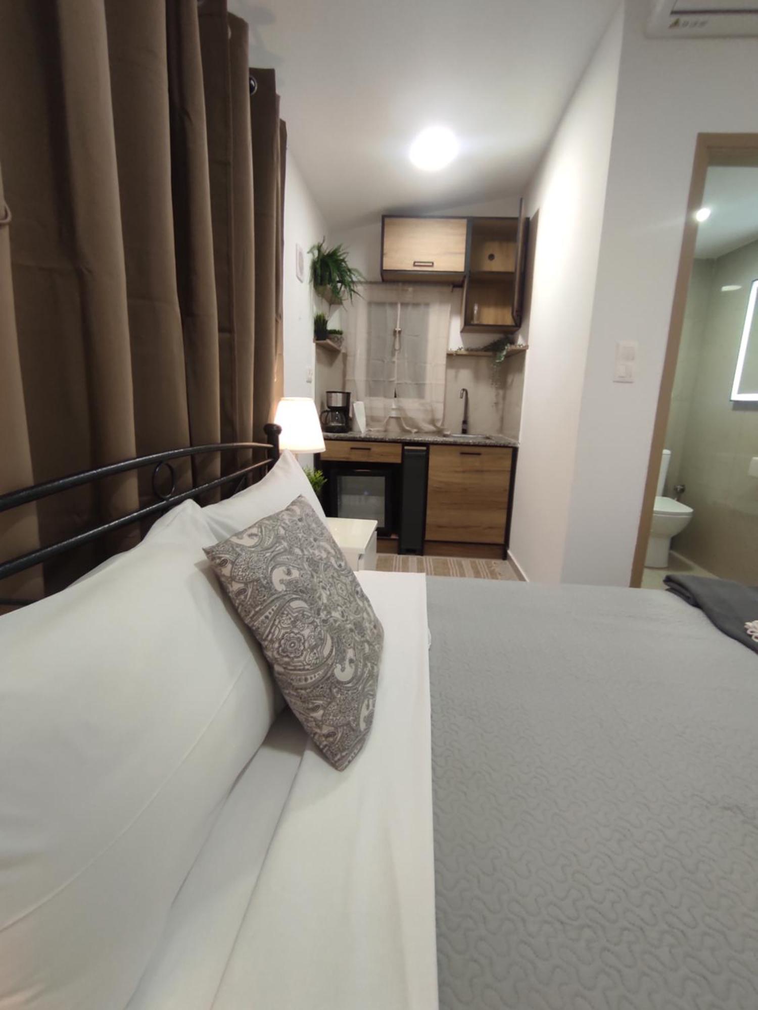 Johnson House Apartment Rafina  Bagian luar foto
