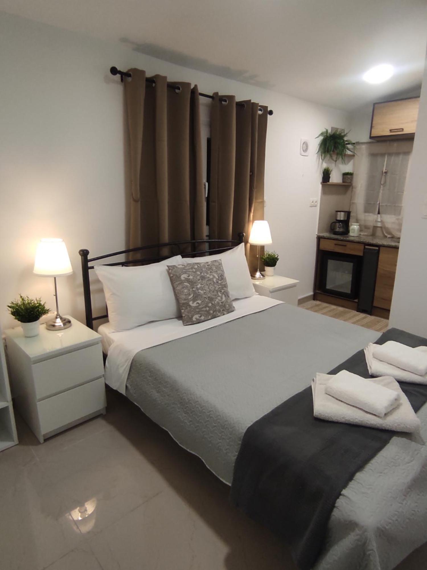 Johnson House Apartment Rafina  Bagian luar foto