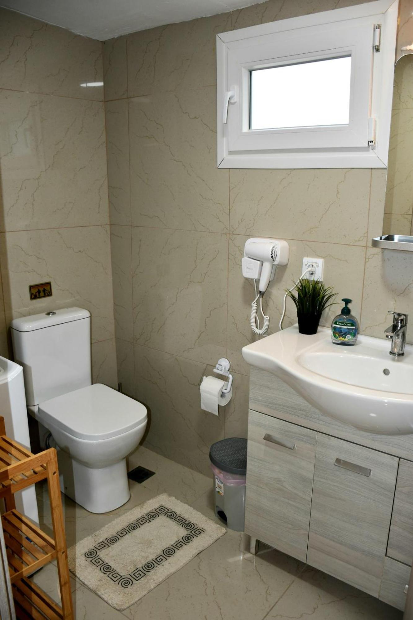 Johnson House Apartment Rafina  Bagian luar foto