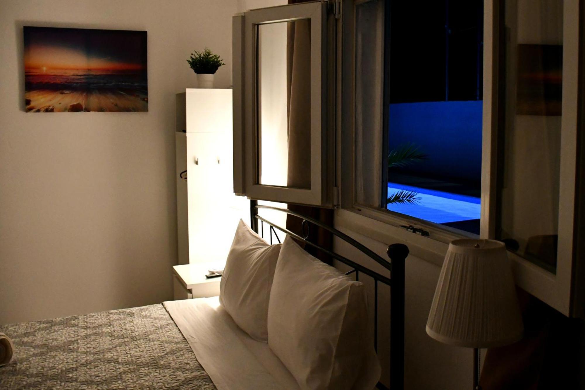 Johnson House Apartment Rafina  Bagian luar foto